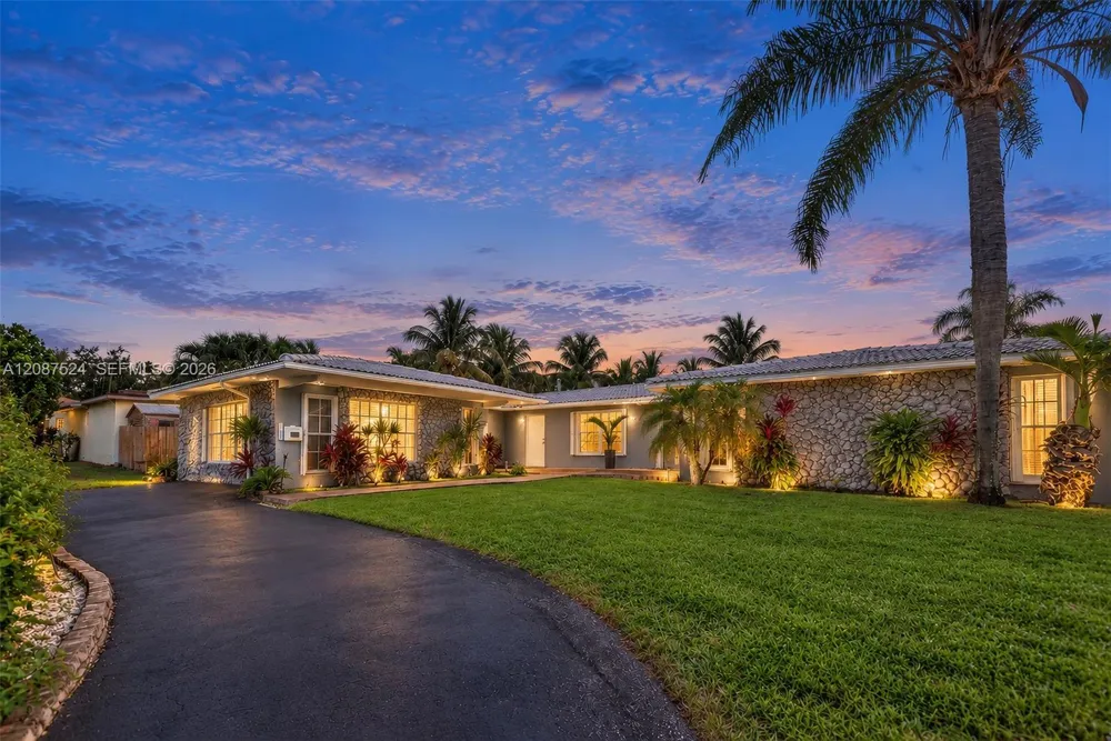 19885 NE 22nd Ave Miami, FL 33180