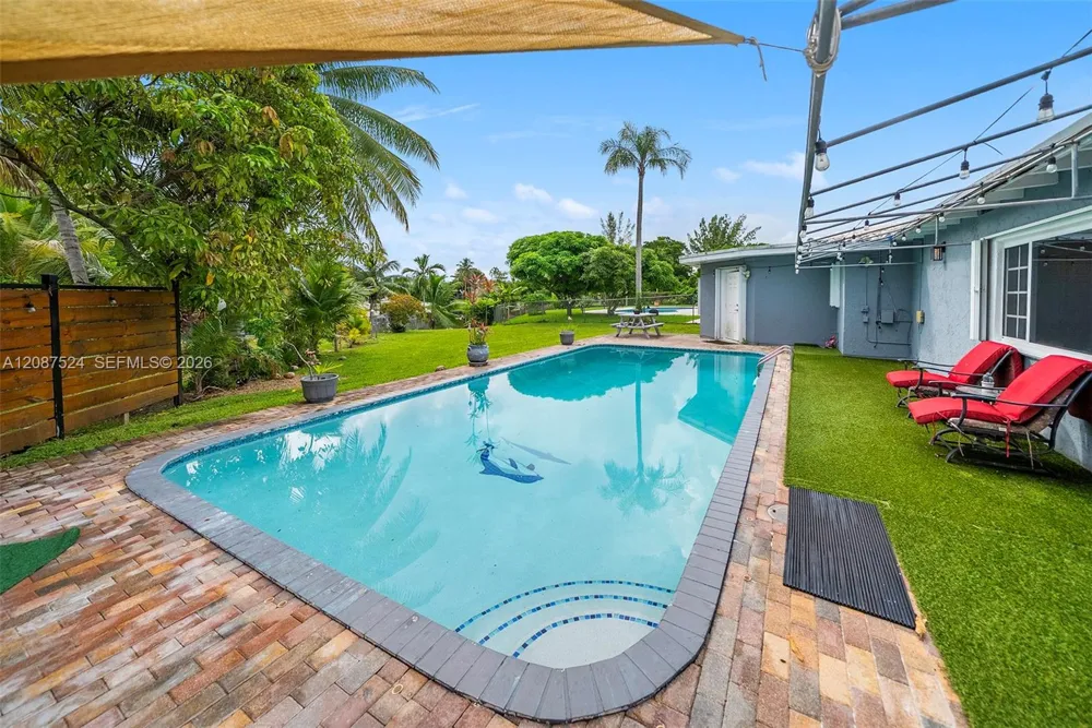 19885 NE 22nd Ave Miami, FL 33180