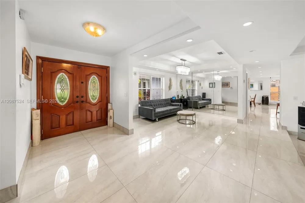19885 NE 22nd Ave Miami, FL 33180