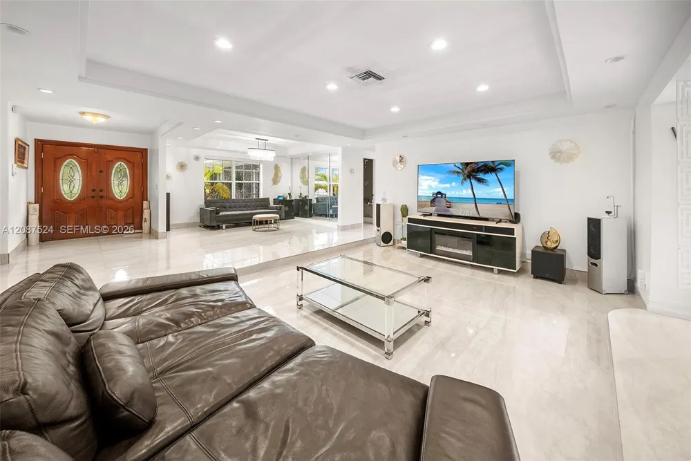 19885 NE 22nd Ave Miami, FL 33180