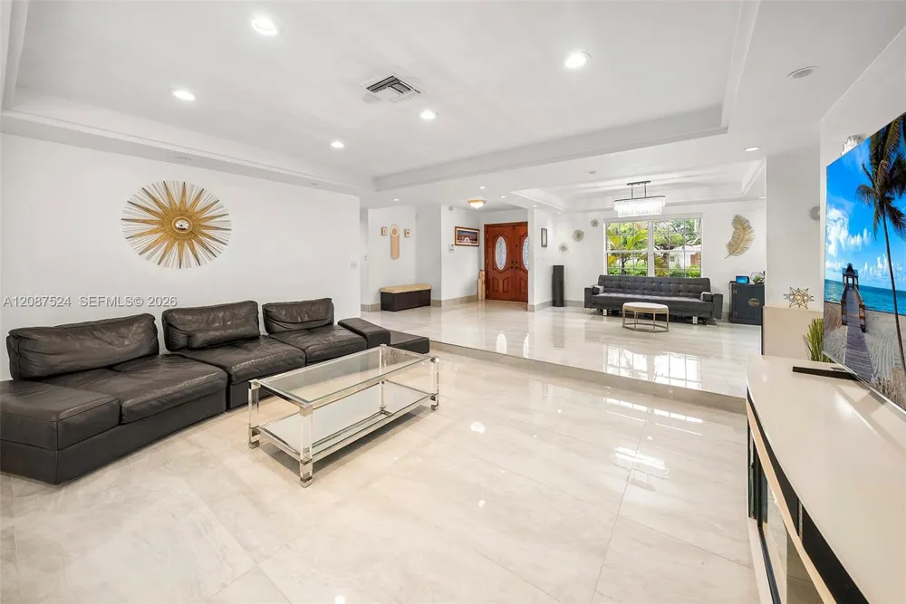 19885 NE 22nd Ave Miami, FL 33180