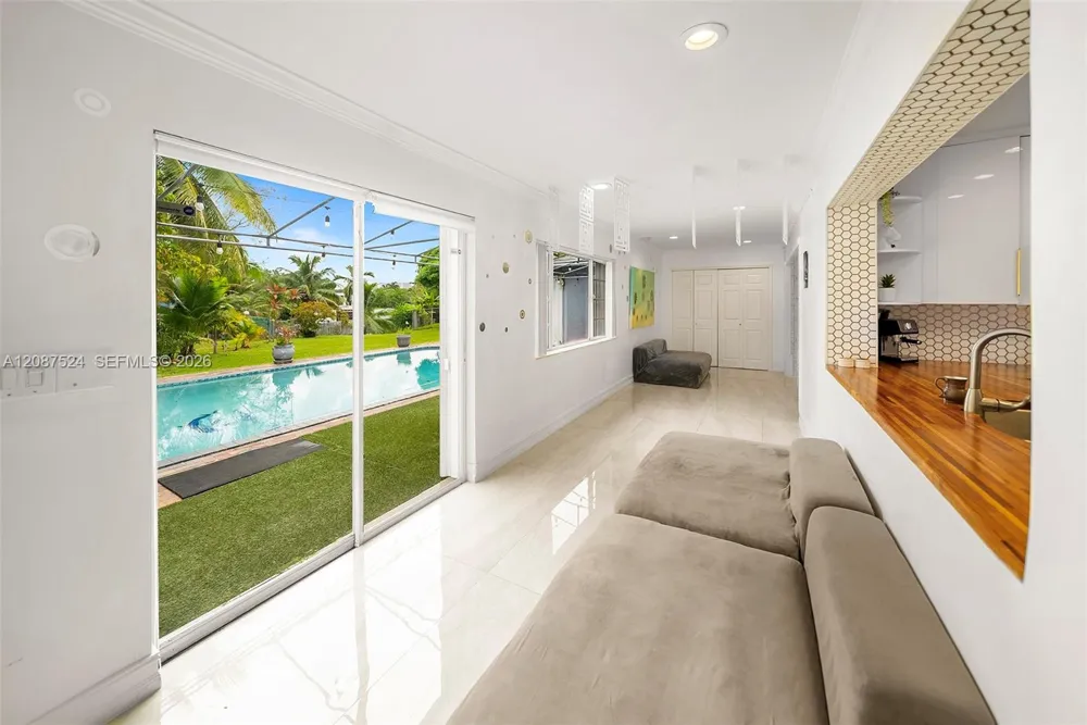 19885 NE 22nd Ave Miami, FL 33180