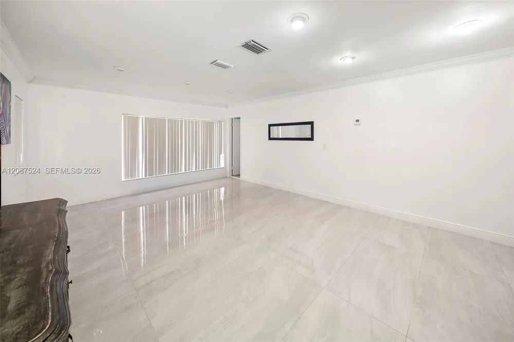 19885 NE 22nd Ave Miami, FL 33180