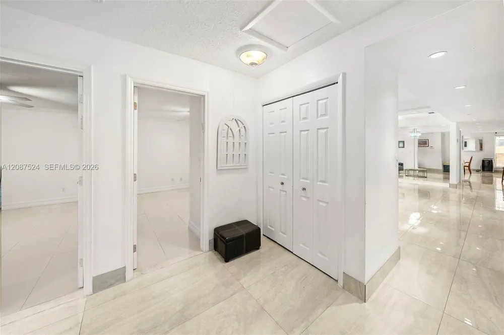 19885 NE 22nd Ave Miami, FL 33180
