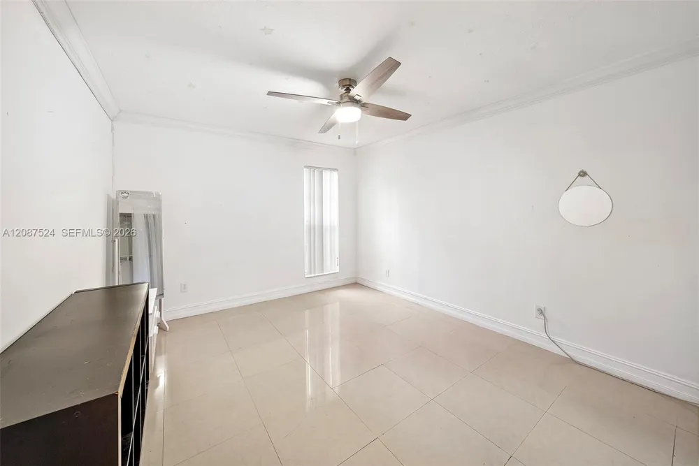 19885 NE 22nd Ave Miami, FL 33180