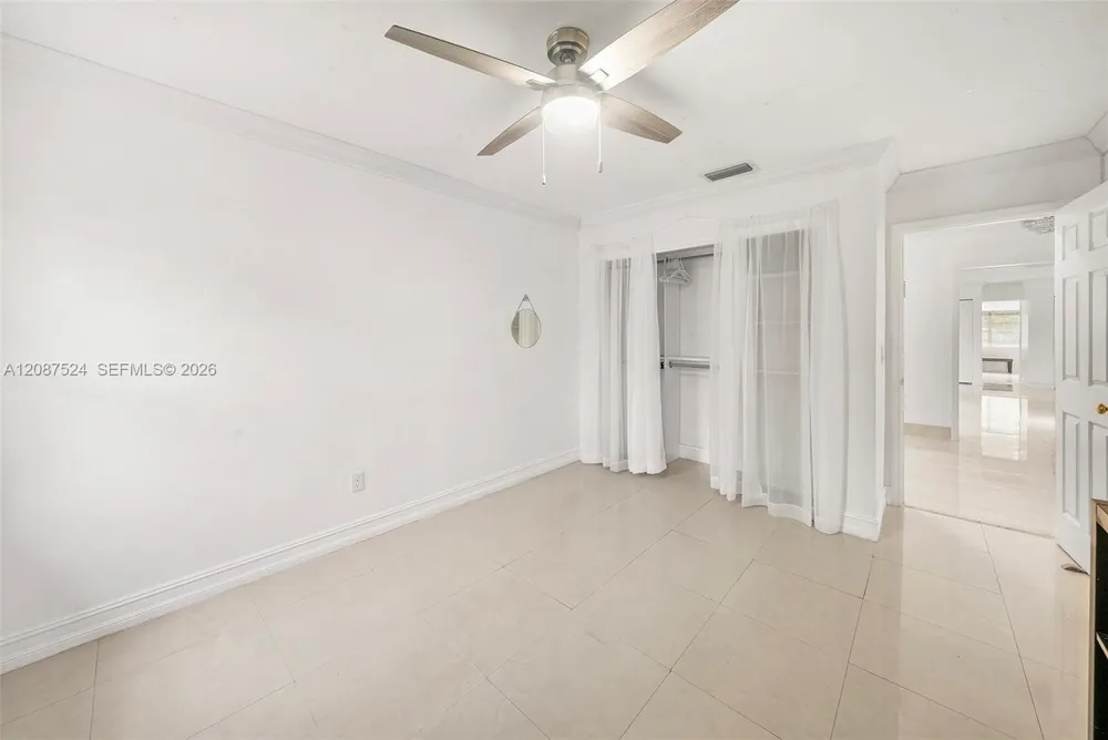 19885 NE 22nd Ave Miami, FL 33180