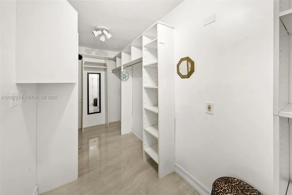 19885 NE 22nd Ave Miami, FL 33180