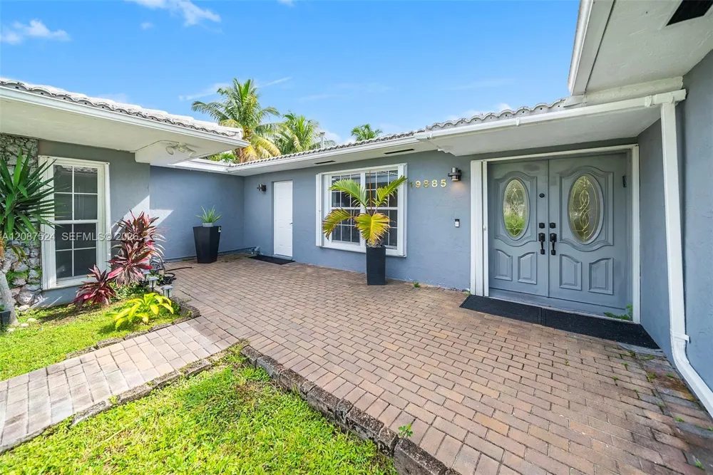 19885 NE 22nd Ave Miami, FL 33180