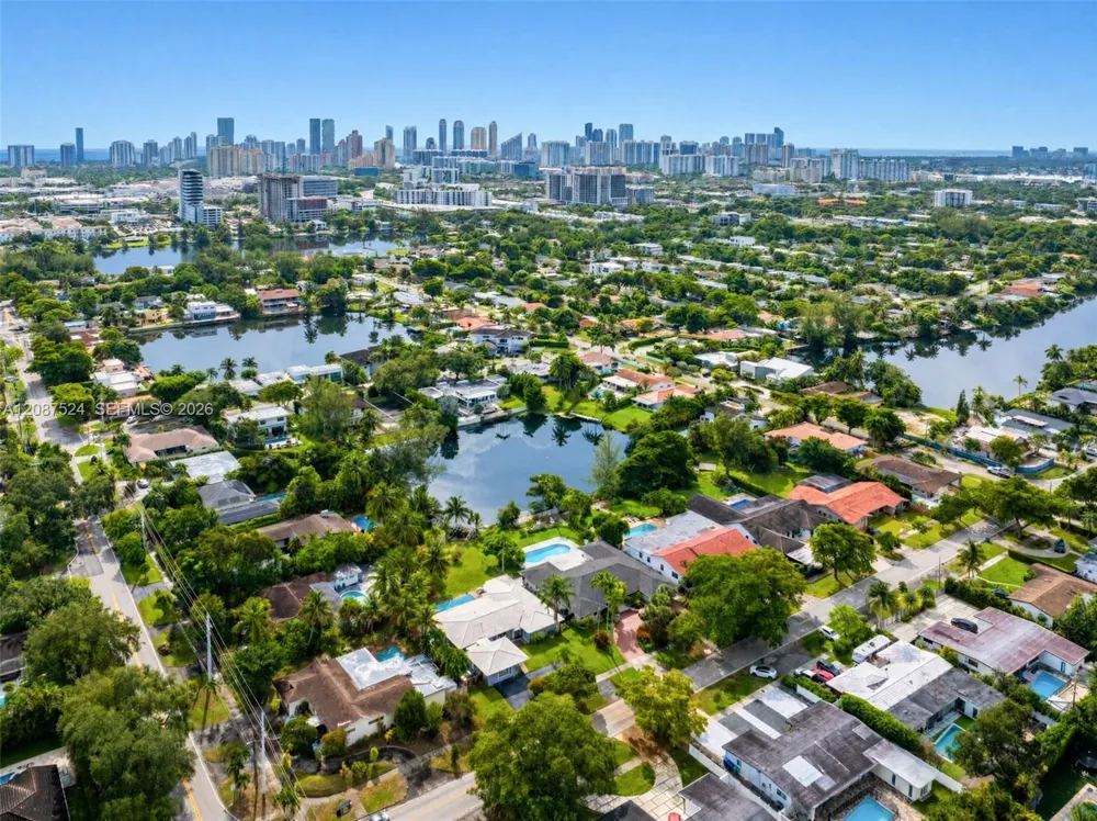 19885 NE 22nd Ave Miami, FL 33180