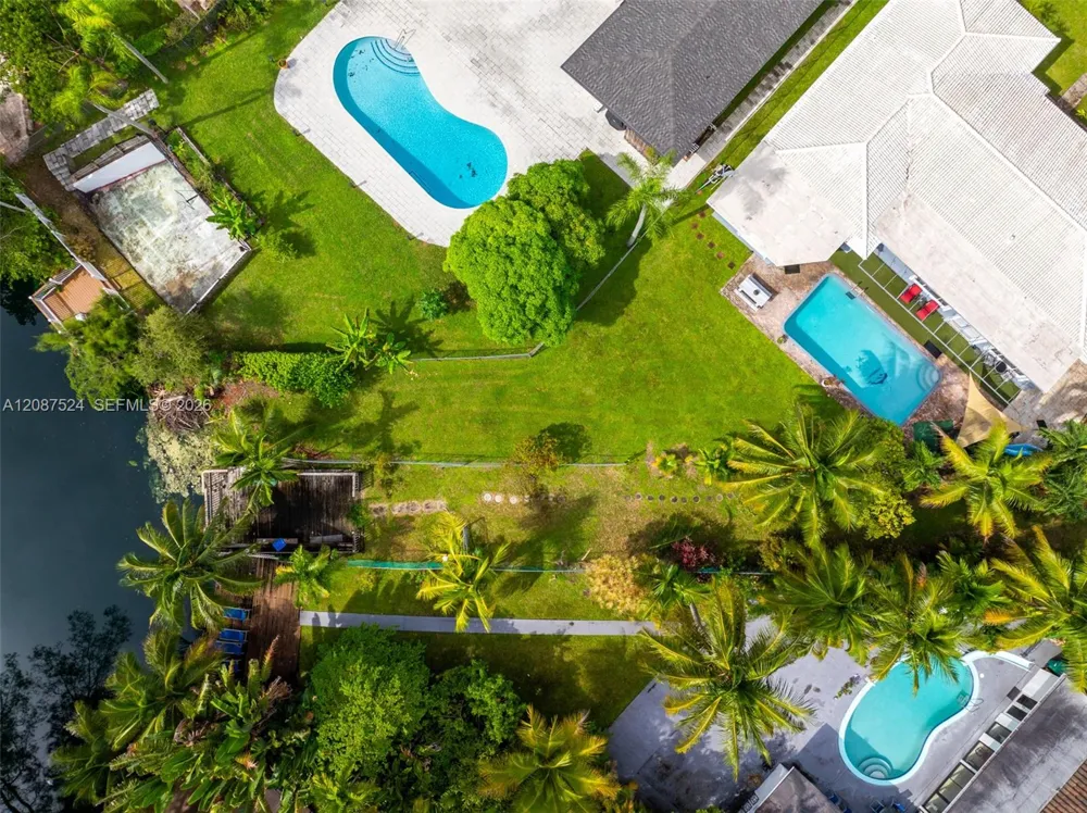 19885 NE 22nd Ave Miami, FL 33180