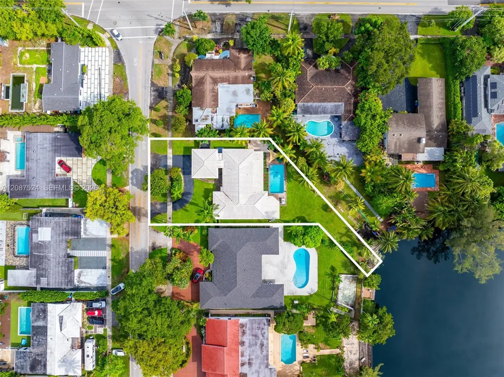 19885 NE 22nd Ave Miami, FL 33180
