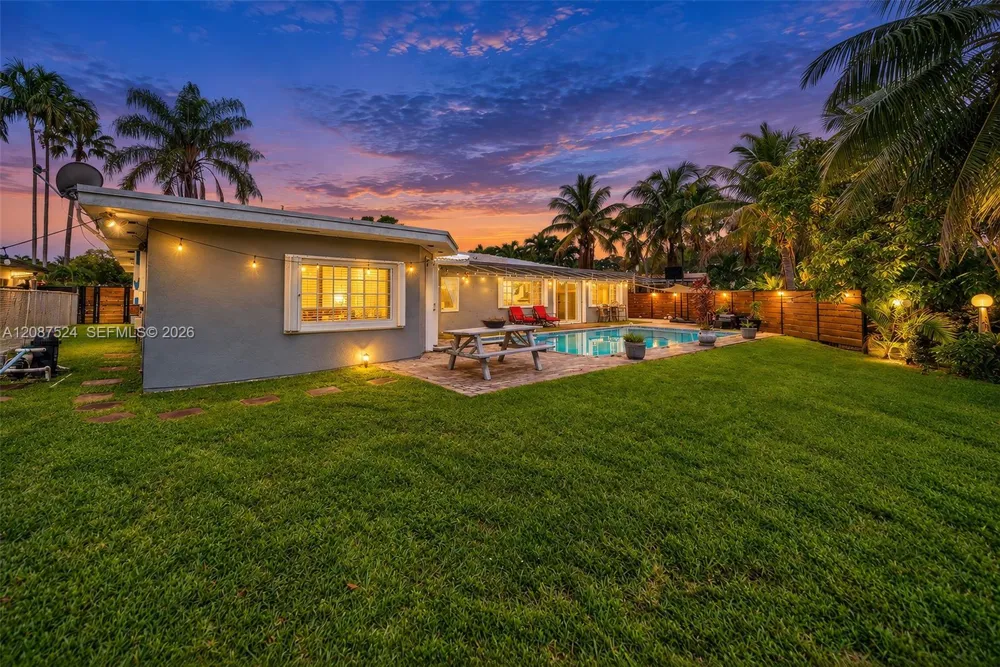 19885 NE 22nd Ave Miami, FL 33180