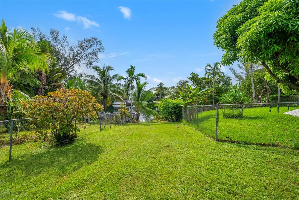 19885 NE 22nd Ave Miami, FL 33180