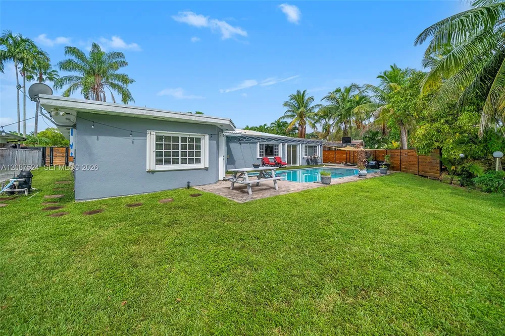 19885 NE 22nd Ave Miami, FL 33180