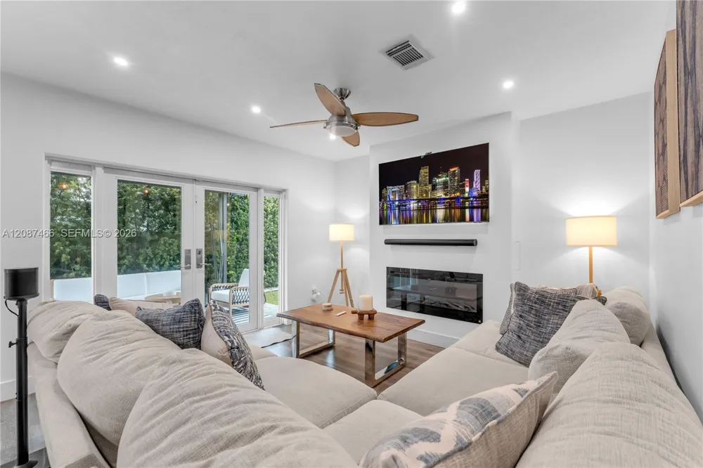 9164 SW 166th Ct Miami, FL 33196