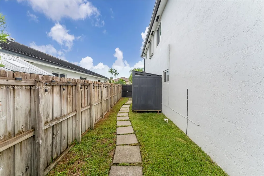 9164 SW 166th Ct Miami, FL 33196