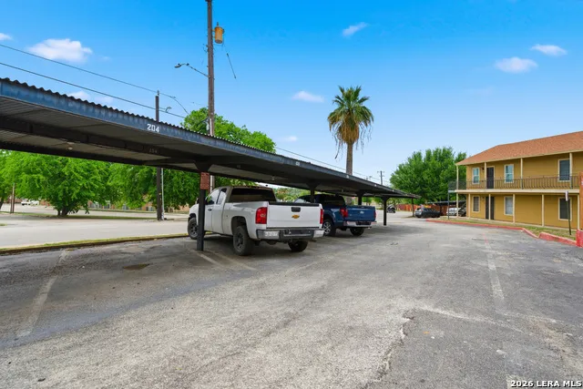 911 vance jackson rd #204 San Antonio, TX 78201