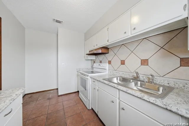911 vance jackson rd #204 San Antonio, TX 78201