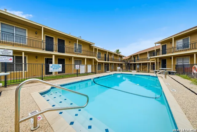 911 vance jackson rd #204 San Antonio, TX 78201