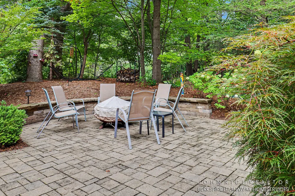 956 Spaulding Avenue SE Ada Township, MI 49301