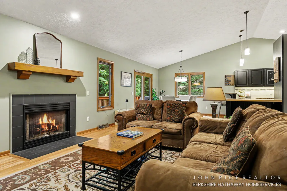 956 Spaulding Avenue SE Ada Township, MI 49301