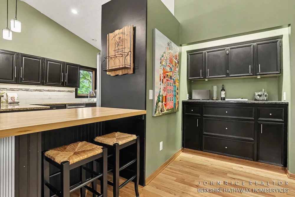 956 Spaulding Avenue SE Ada Township, MI 49301