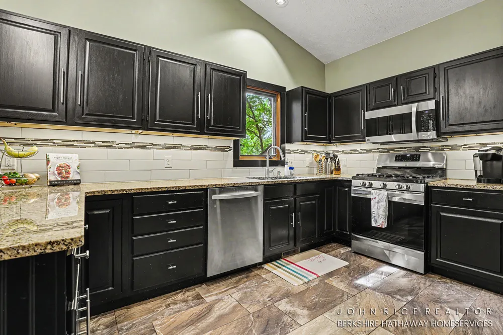 956 Spaulding Avenue SE Ada Township, MI 49301