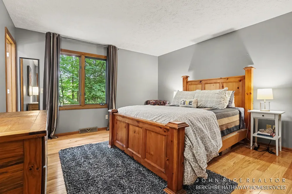 956 Spaulding Avenue SE Ada Township, MI 49301