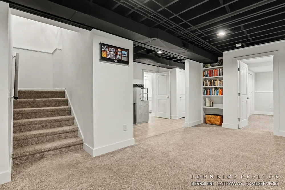 956 Spaulding Avenue SE Ada Township, MI 49301