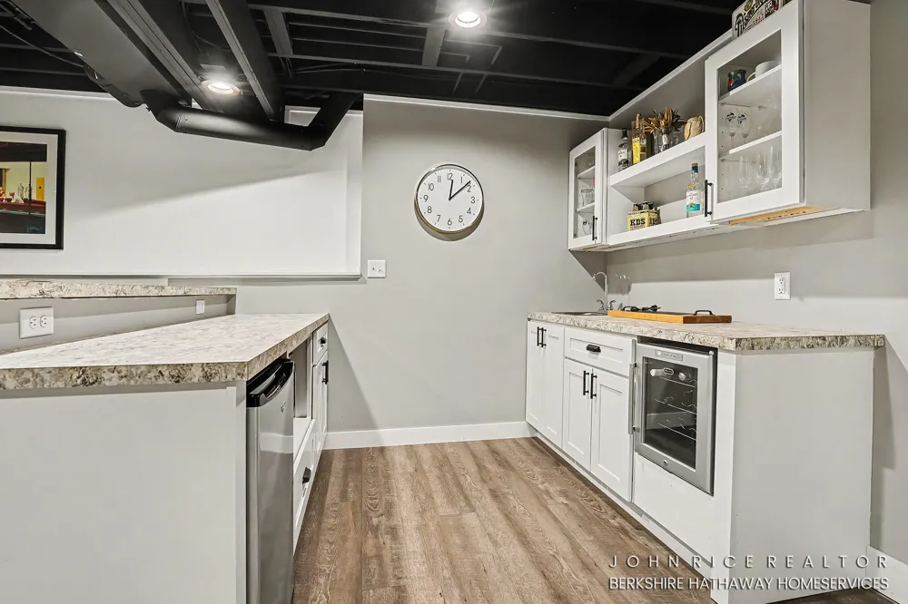 956 Spaulding Avenue SE Ada Township, MI 49301