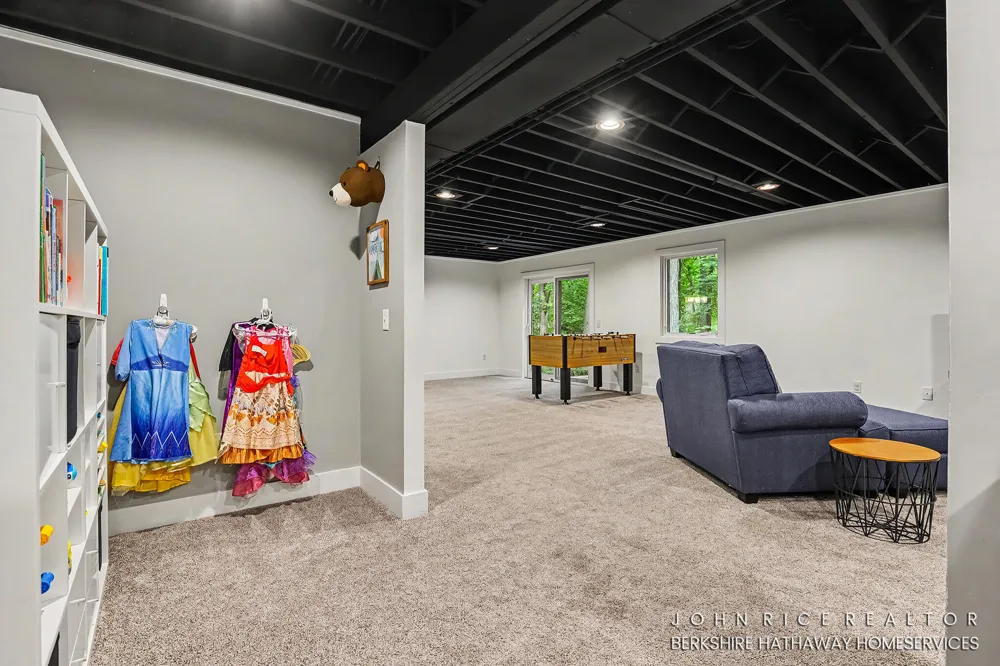 956 Spaulding Avenue SE Ada Township, MI 49301