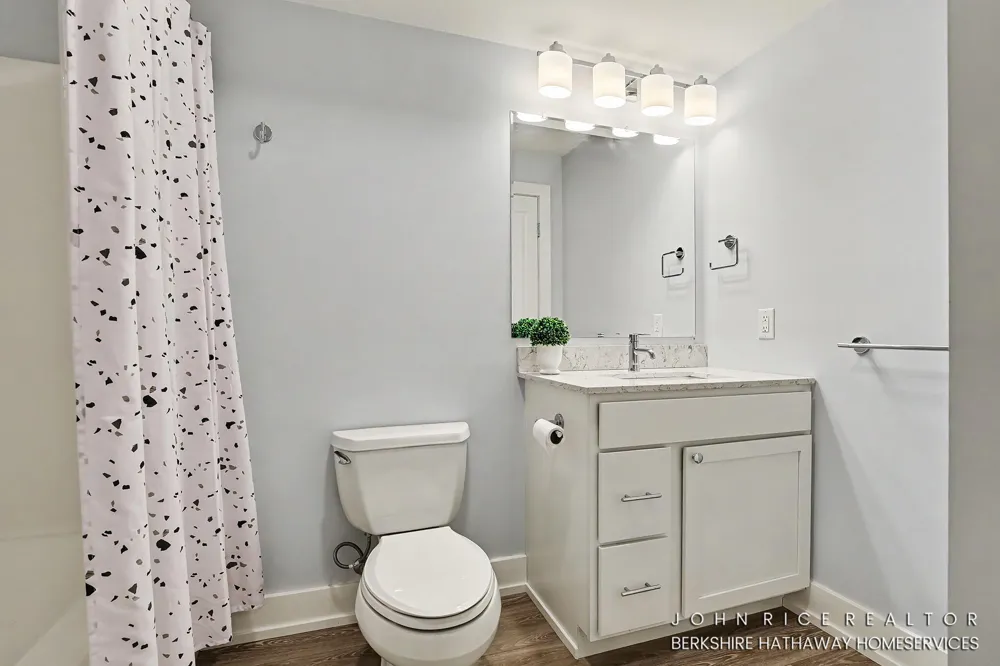 956 Spaulding Avenue SE Ada Township, MI 49301