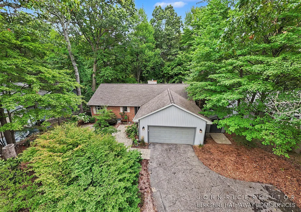 956 Spaulding Avenue SE Ada Township, MI 49301
