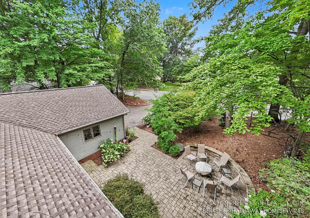 956 Spaulding Avenue SE Ada Township, MI 49301