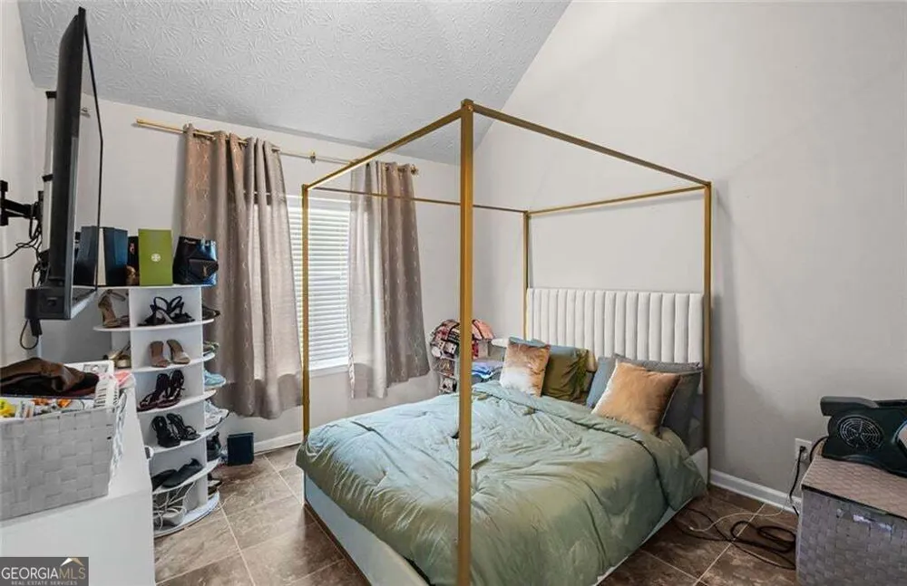 856 Haydens RDG Ellenwood, GA 30294