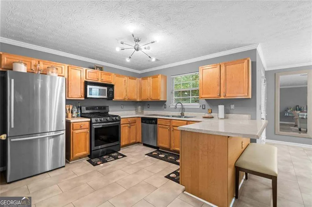 856 Haydens RDG Ellenwood, GA 30294