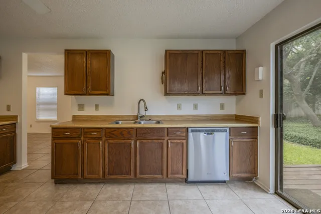 16009 HICKORY WELL DR San Antonio, TX 78247