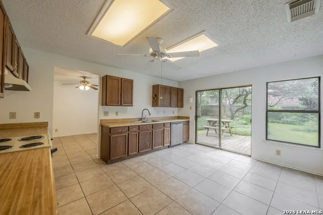 16009 HICKORY WELL DR San Antonio, TX 78247