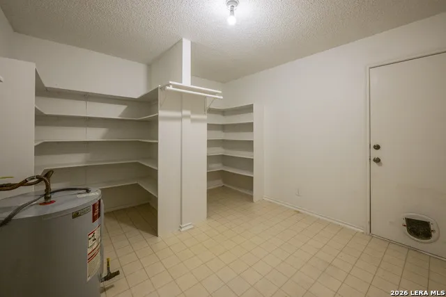 16009 HICKORY WELL DR San Antonio, TX 78247