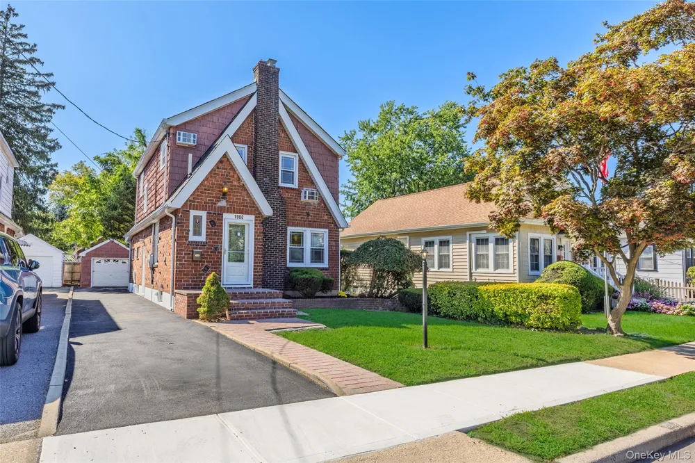 1900 Carleton Place Baldwin, NY 11510