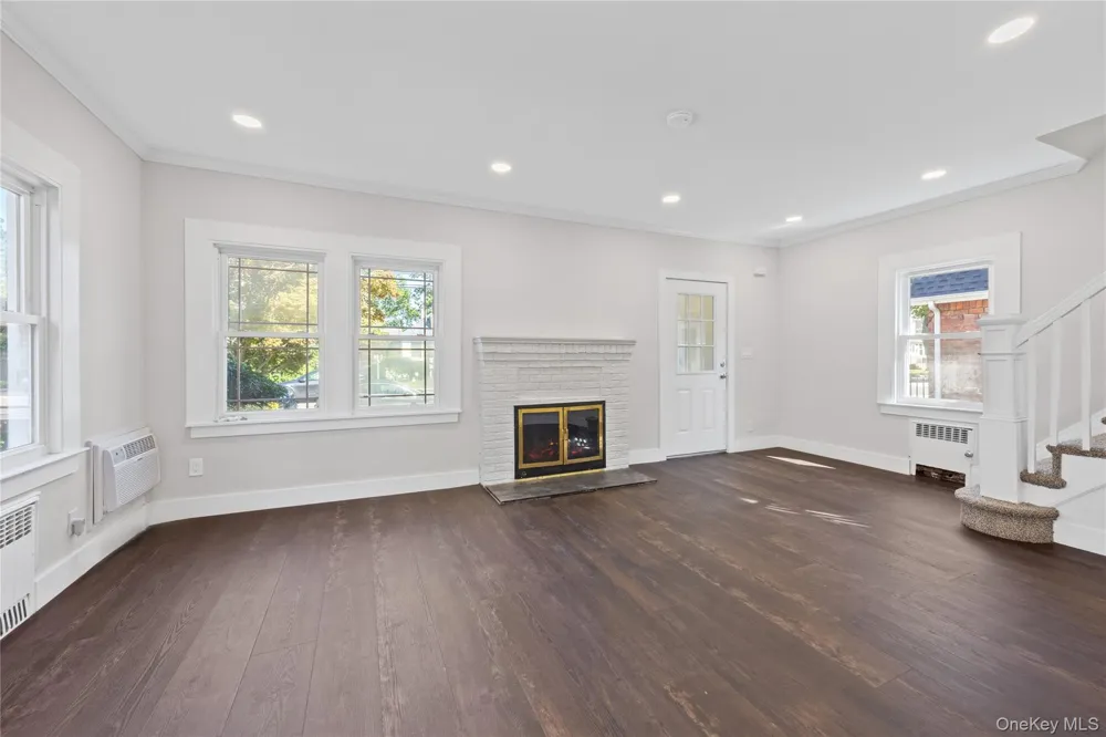 1900 Carleton Place Baldwin, NY 11510