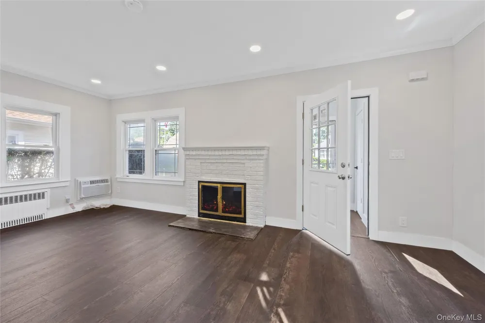 1900 Carleton Place Baldwin, NY 11510