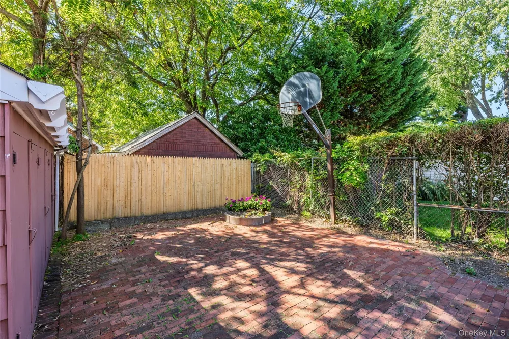 1900 Carleton Place Baldwin, NY 11510