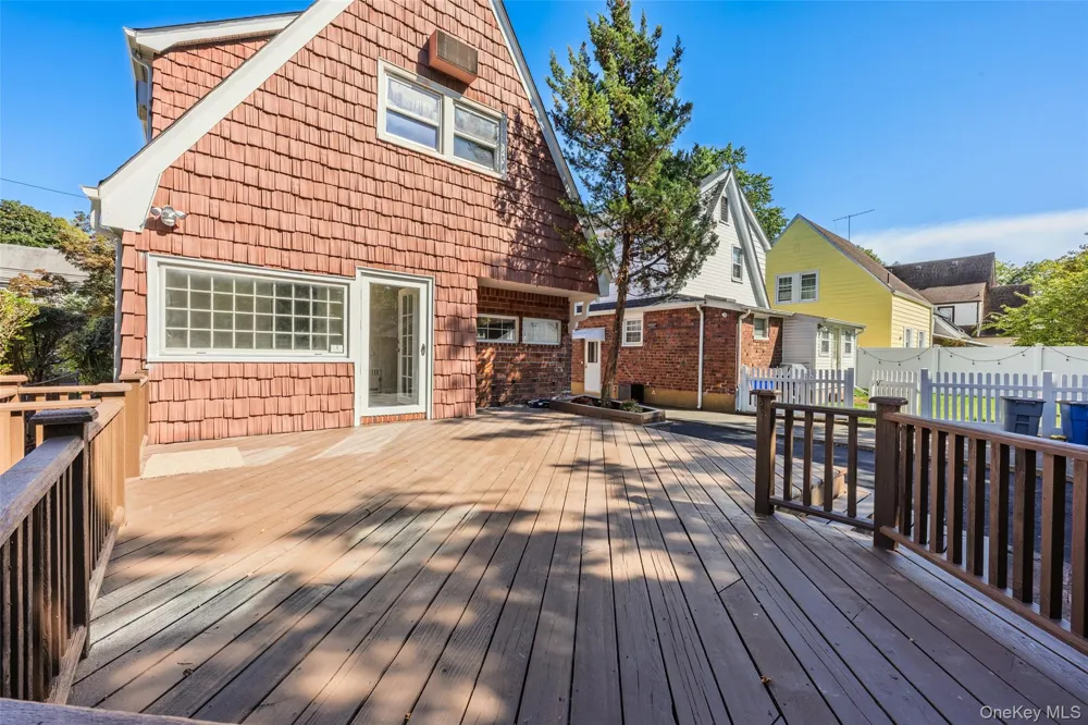 1900 Carleton Place Baldwin, NY 11510