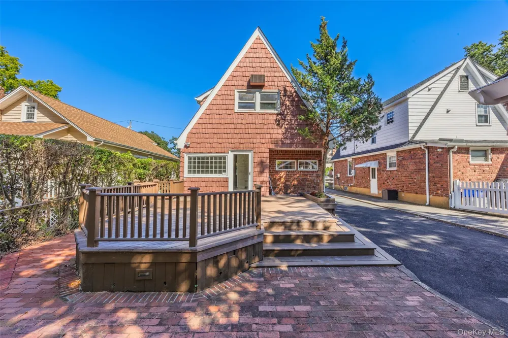 1900 Carleton Place Baldwin, NY 11510