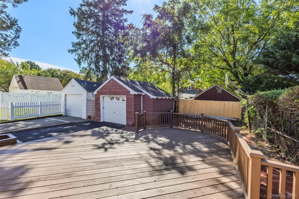 1900 Carleton Place Baldwin, NY 11510