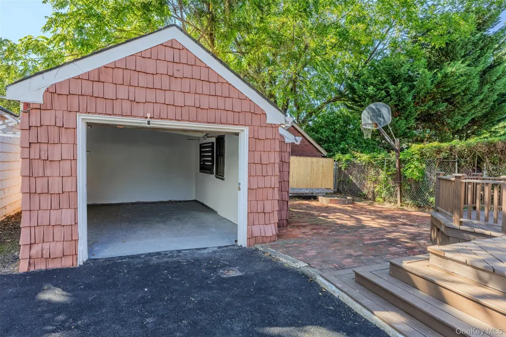 1900 Carleton Place Baldwin, NY 11510