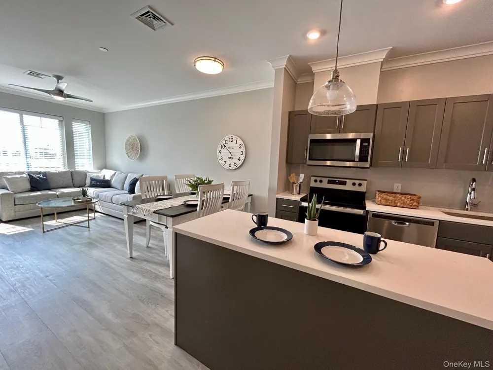 75 E Hoffman Avenue #3060 Lindenhurst, NY 11757