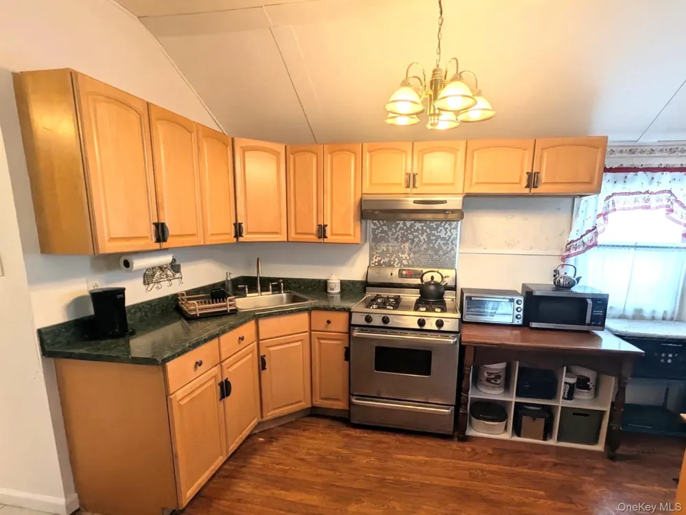 3287 Radio Drive Bronx, NY 10465