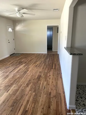 907 Dove Ave. Devine, TX 78016